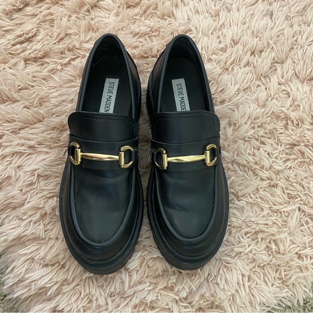 Steve Madden gold accessory black chunky loafers!🖤 - Picture 2 of 3
